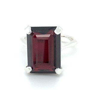 Pyrope 15.60ct Platinum Solid Silver Ring